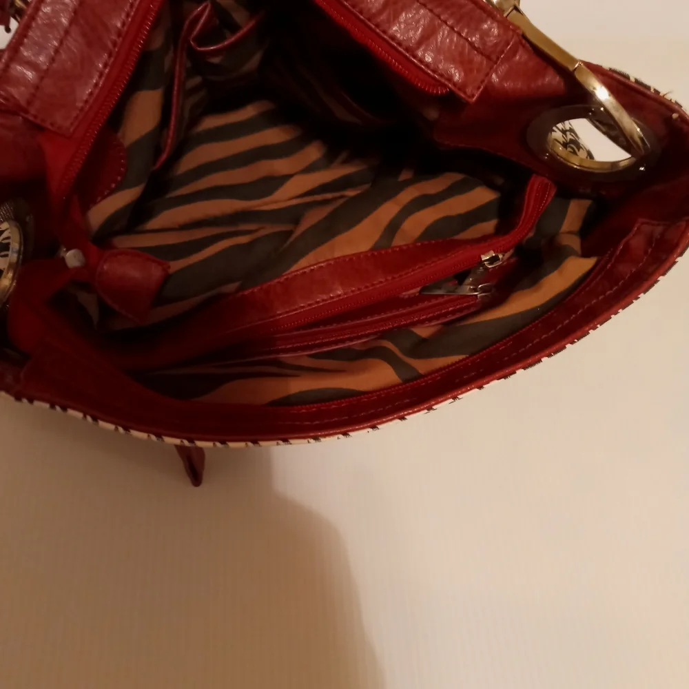Handbag - Picture 2 of 3